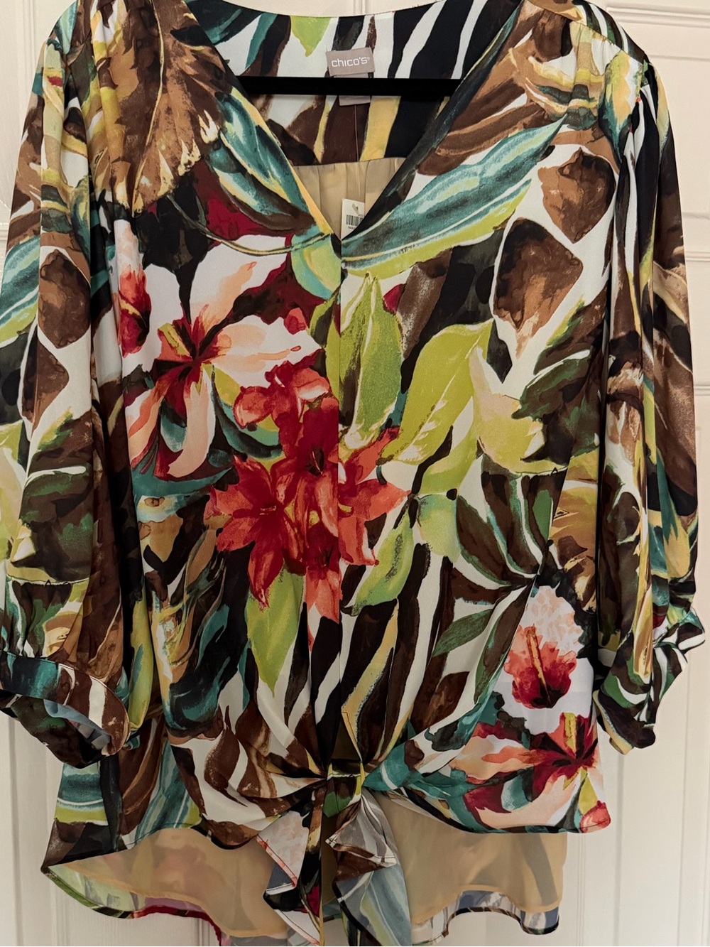 Chico's Tropical Floral Tie-Front V-Neck Blouse in Multi- NWT Size 3-(16)